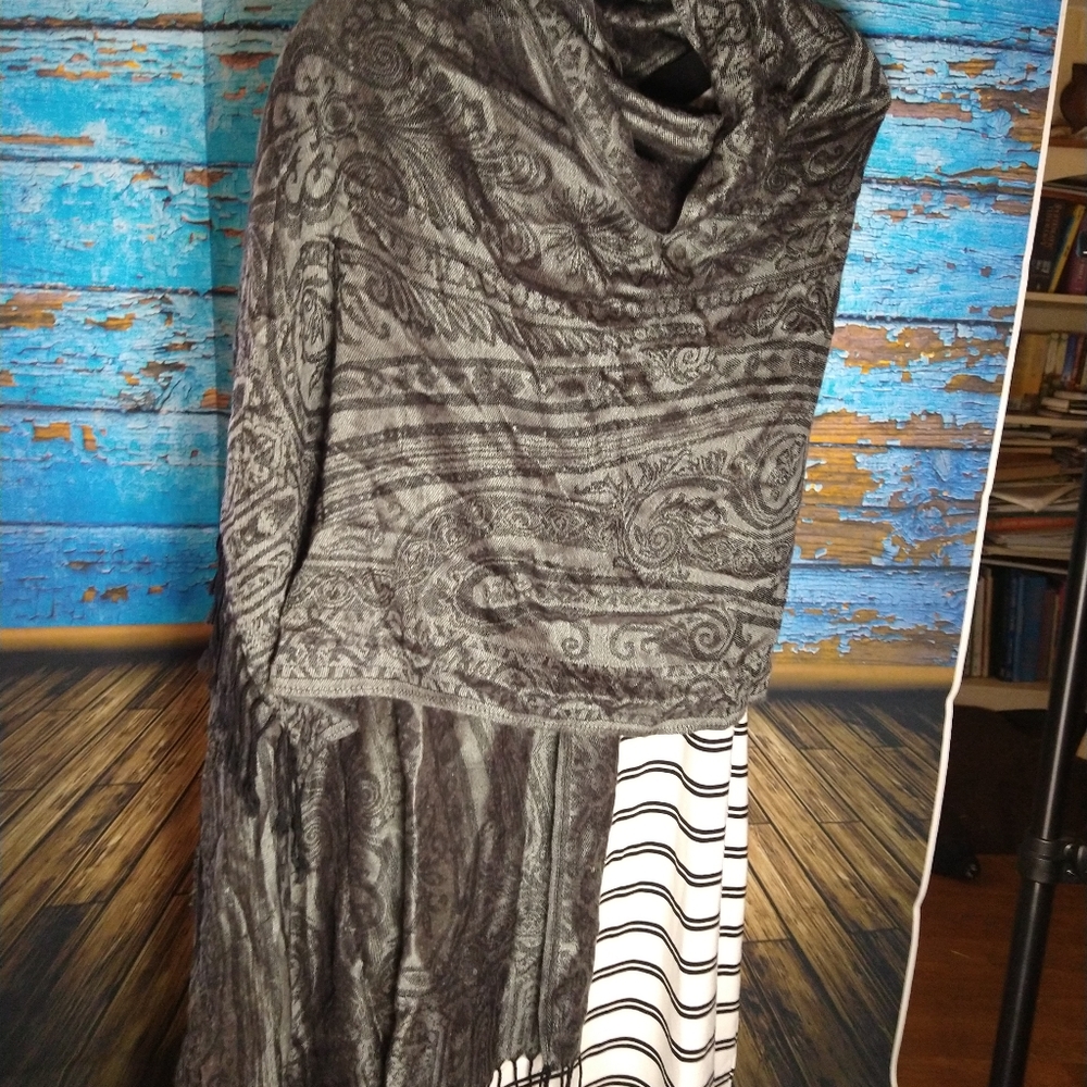 Black and grey pashmina
